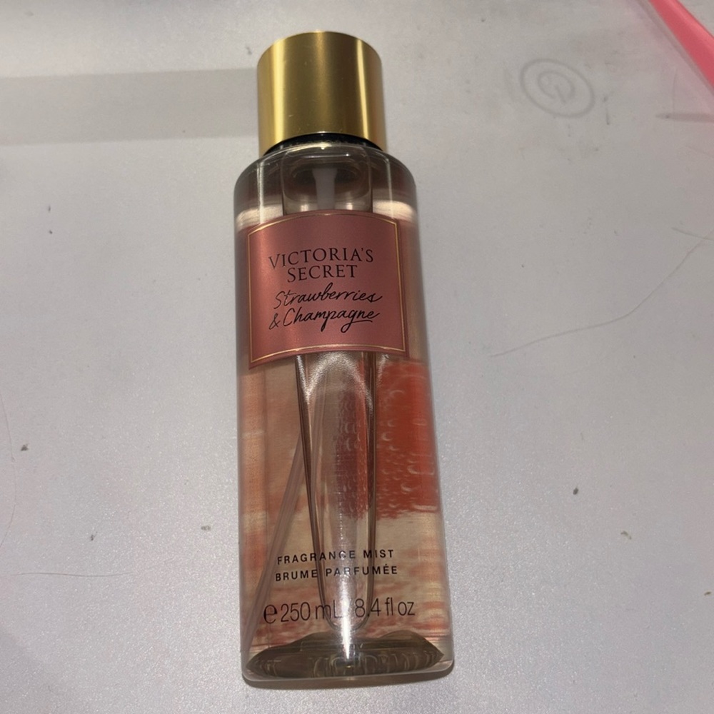 VS Strawberries & Champagne perfume!
